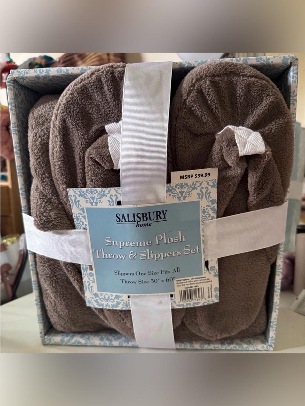 Salisbury Home Supreme Plush Throw Blanket & Slippers Gift Set 50x60